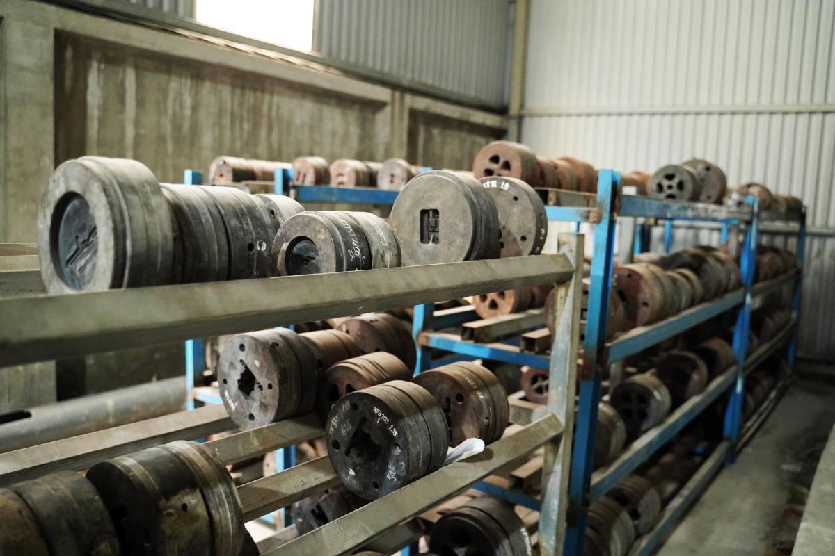 Dây chuyền sản xuất khuôn mẫu