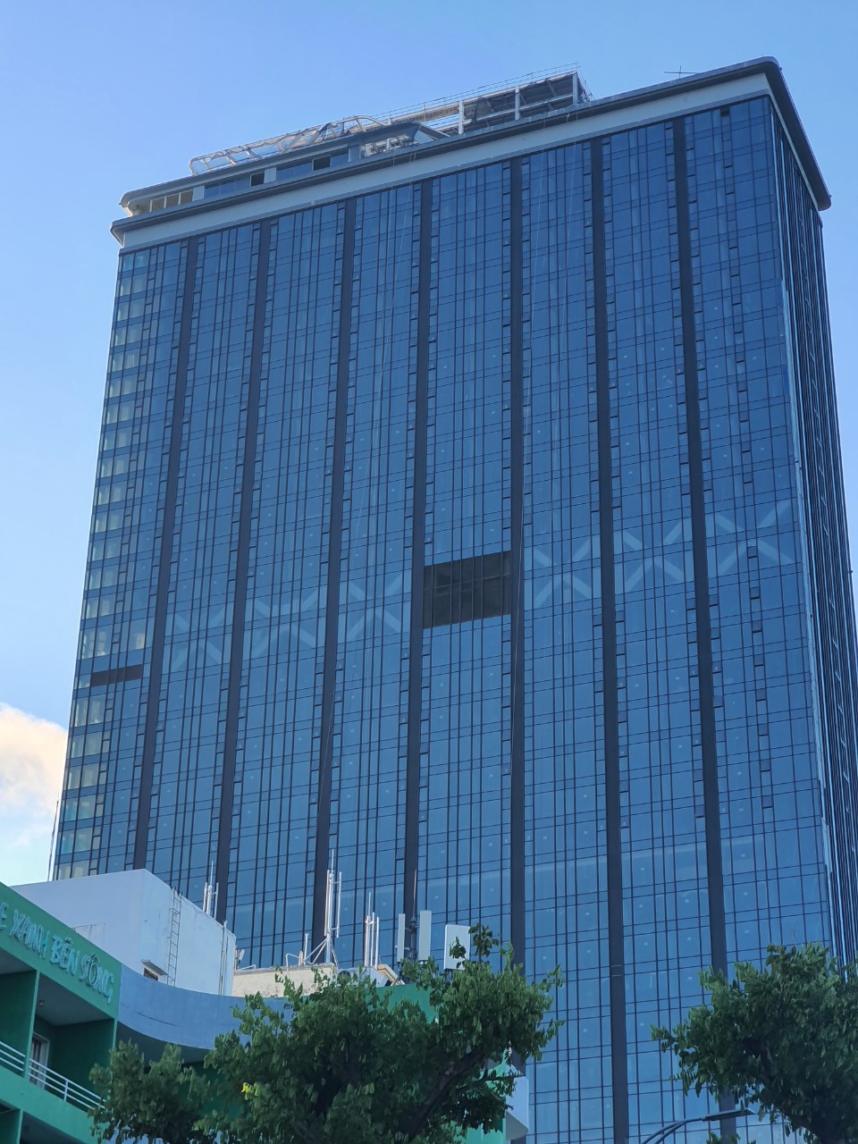 Hệ mặt dựng thông tầng